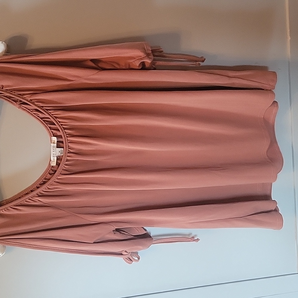 Women's cold shoulder top